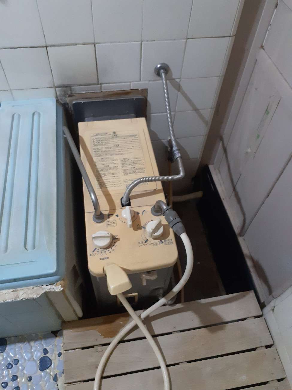 施工前 | 藤沢市周辺エリアのガス給湯器・電気温水器・エコキュート交換｜ 株式会社内藤商事